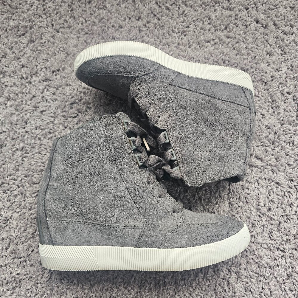 Sorel Out and About Lace up Wedge size 6.5, color dove